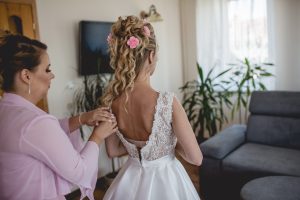 suknia ślubna - wiązanie