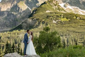 w tle góry - zdjęcia ślubne w górach