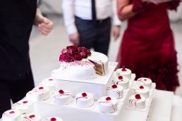 Tort weselny, ciasto, piękny tort na zdjęciu